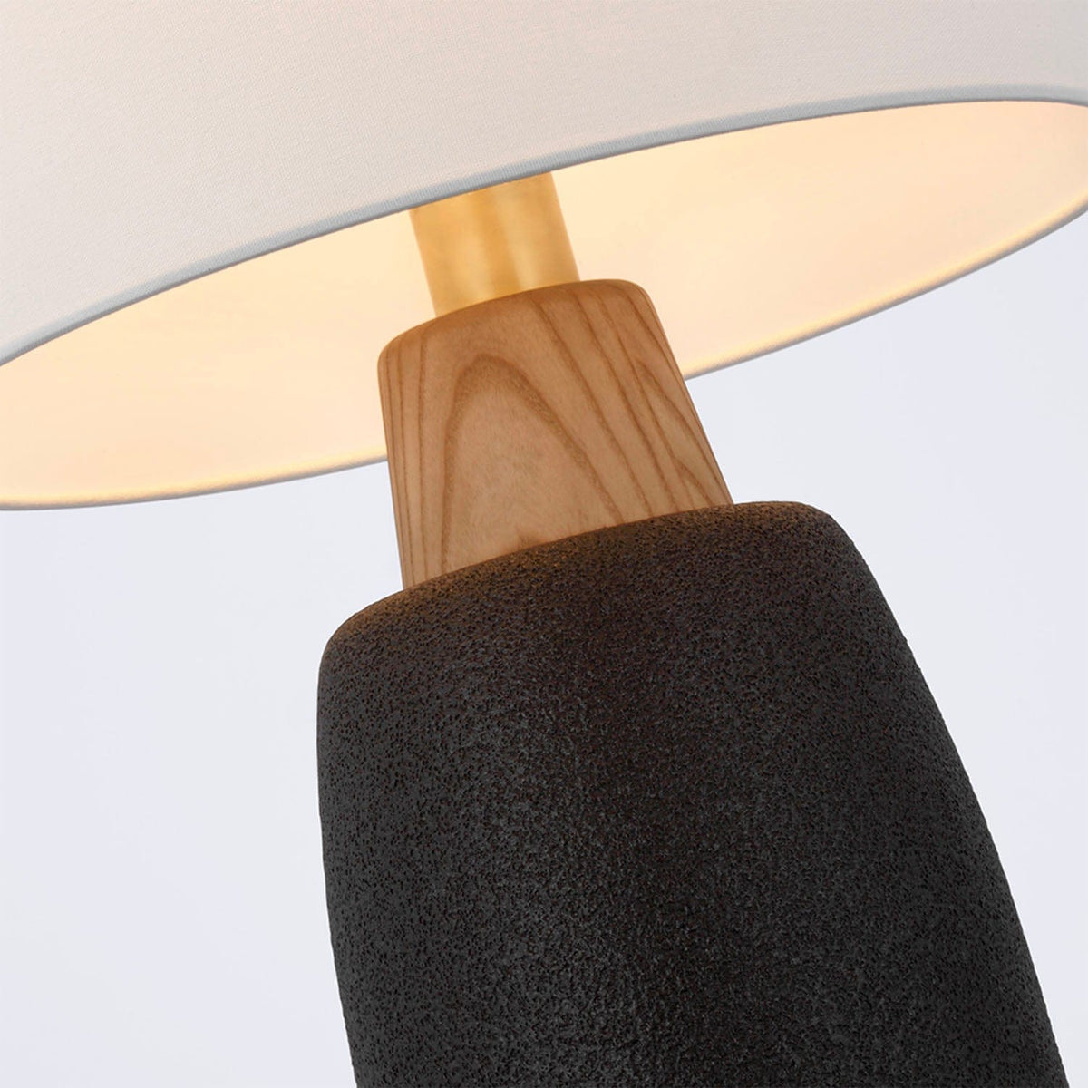 VISUAL COMFORT AIDA TABLE LAMP