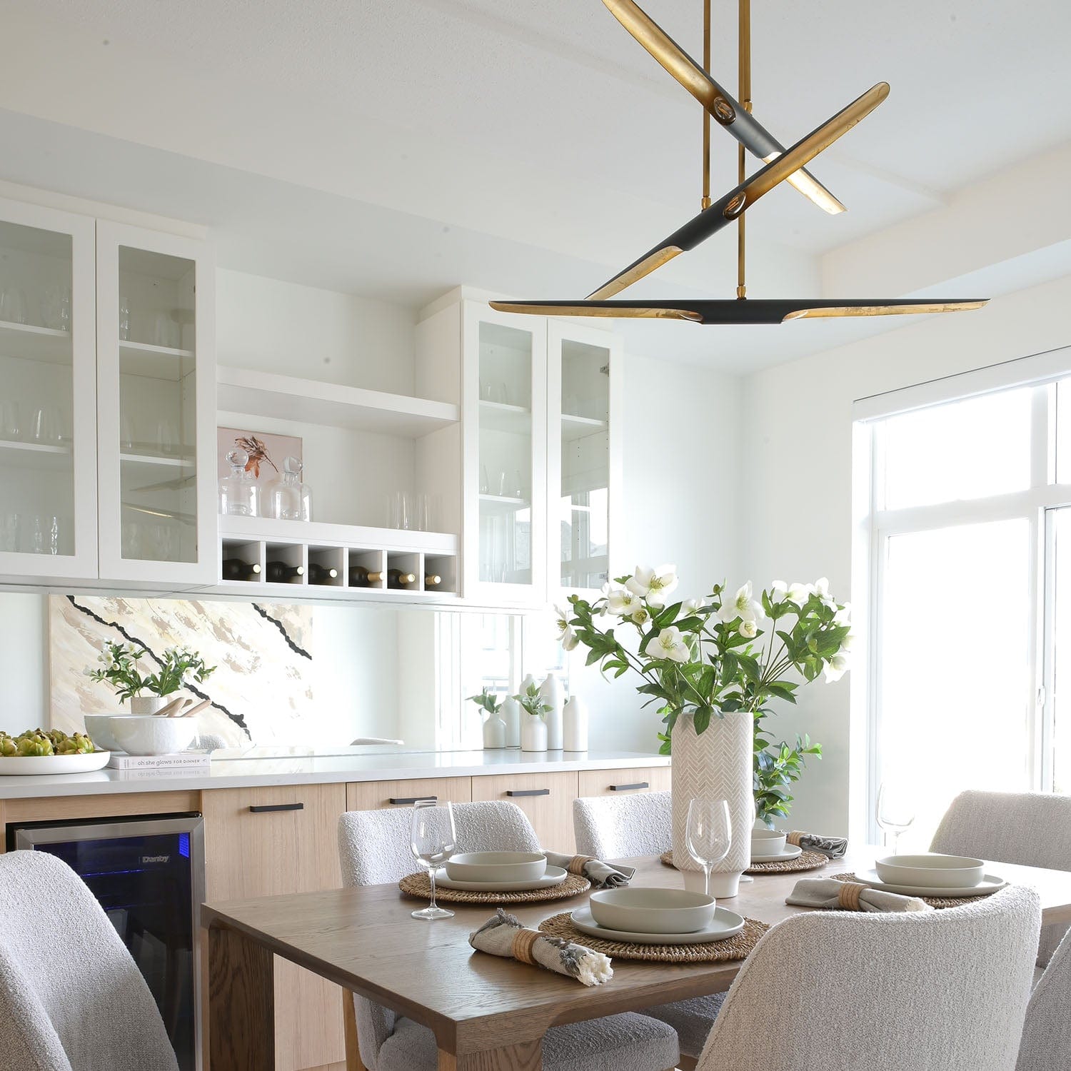 REGINA ANDREW DESIGN CONCORDE CHANDELIER Black