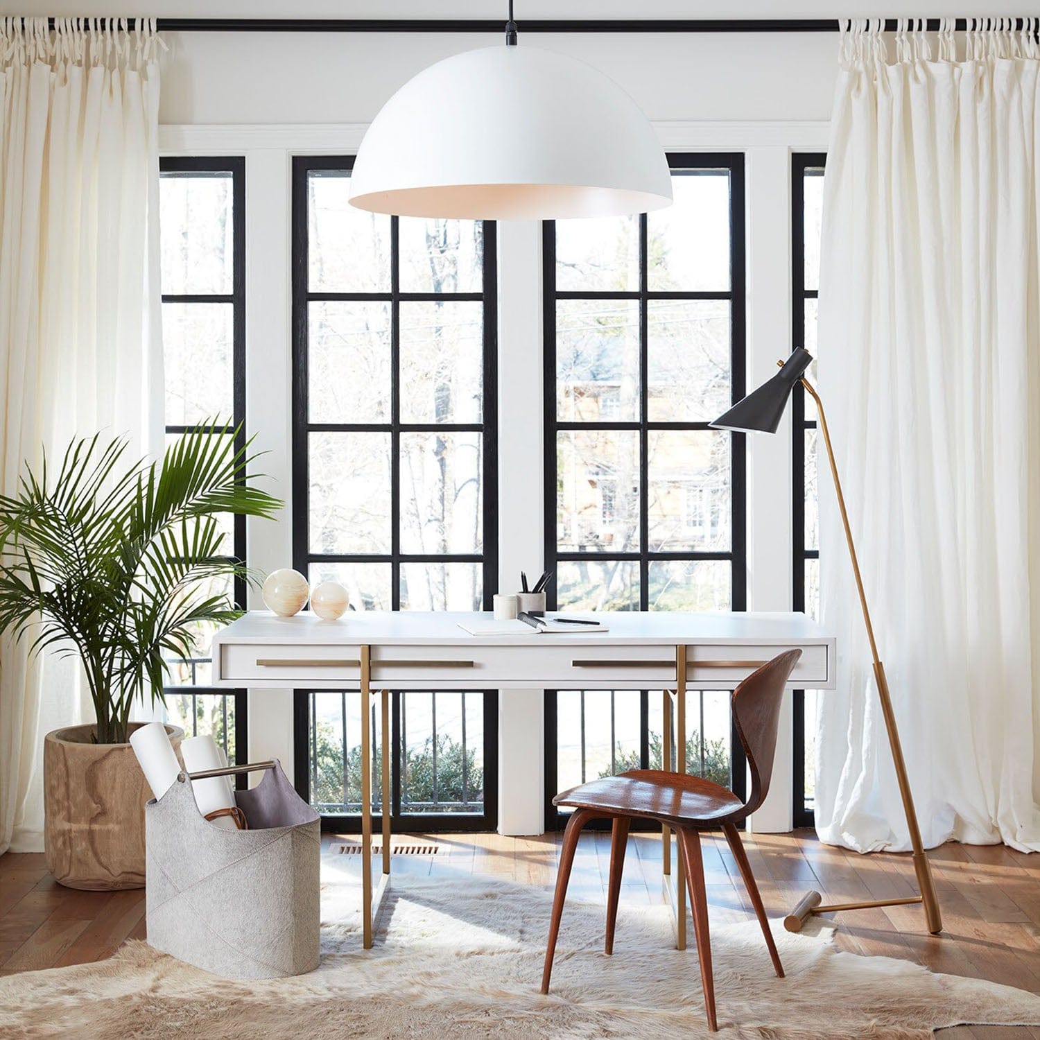 REGINA ANDREW DESIGN SPYDER FLOOR LAMP