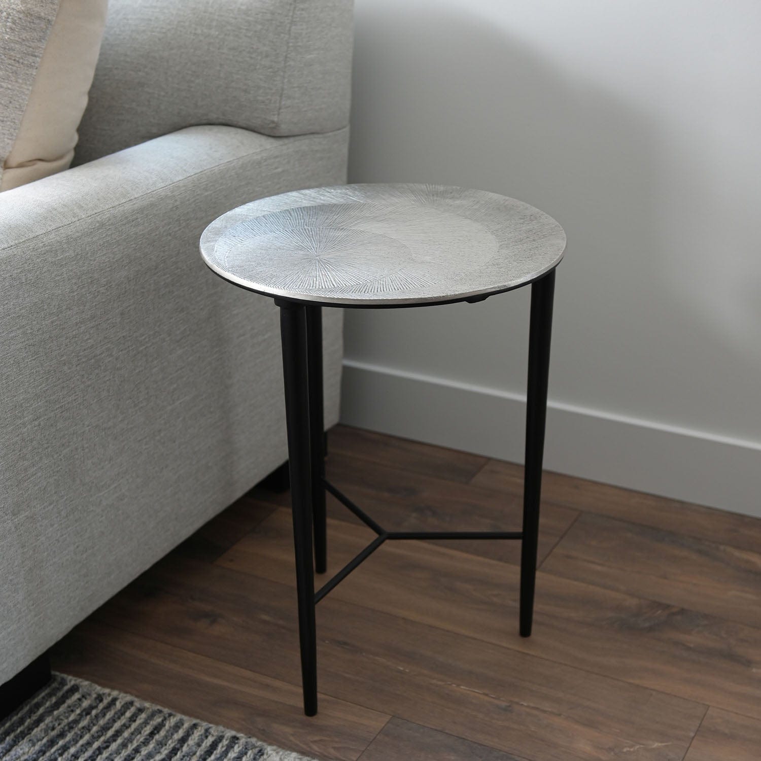 GLOBAL VIEWS CIRCLE ETCHED ACCENT TABLE