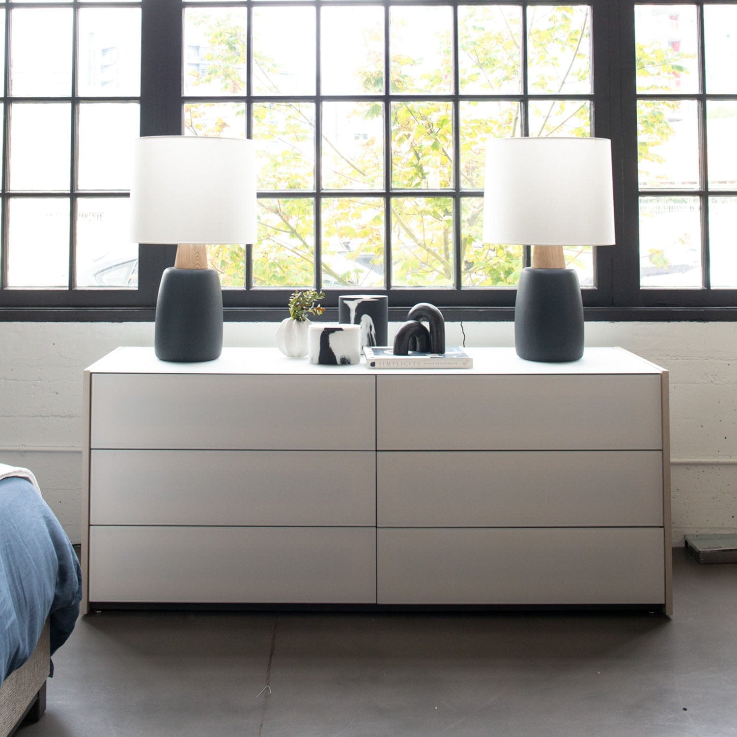 VISUAL COMFORT AIDA TABLE LAMP