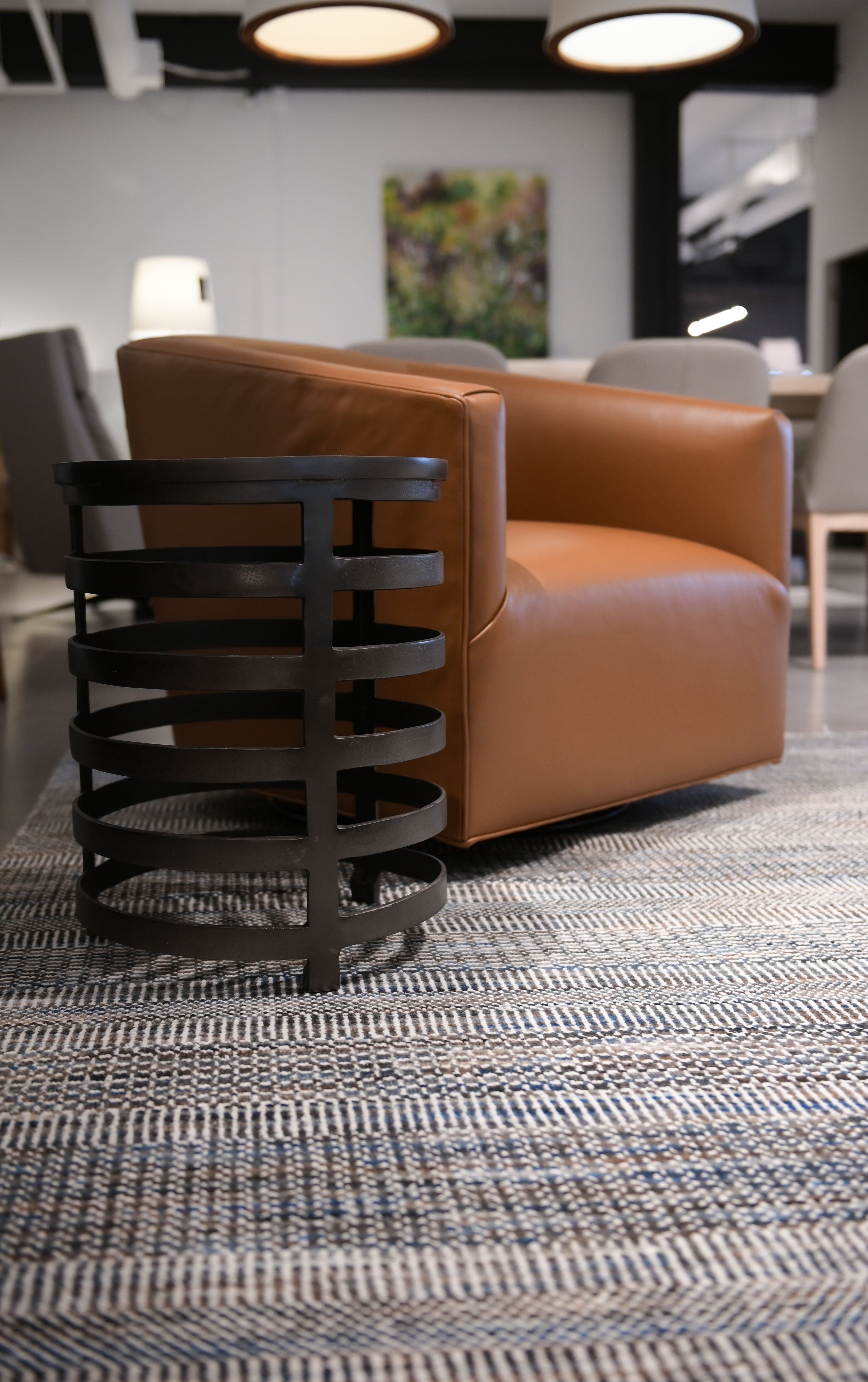 BERNHARDT APSLEY ROUND CHAIRSIDE TABLE