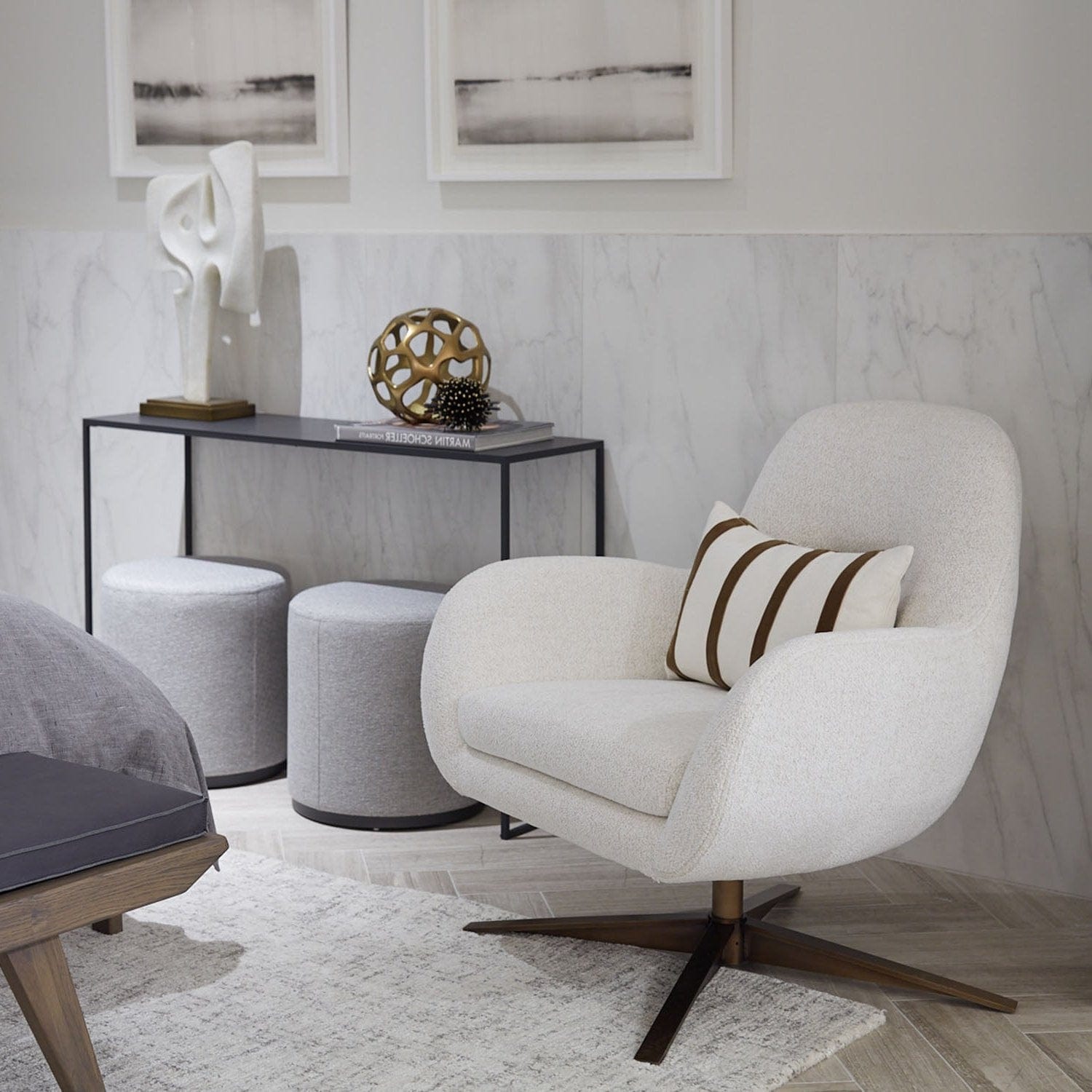 AMERICAN LEATHER ARNO SWIVEL CHAIR