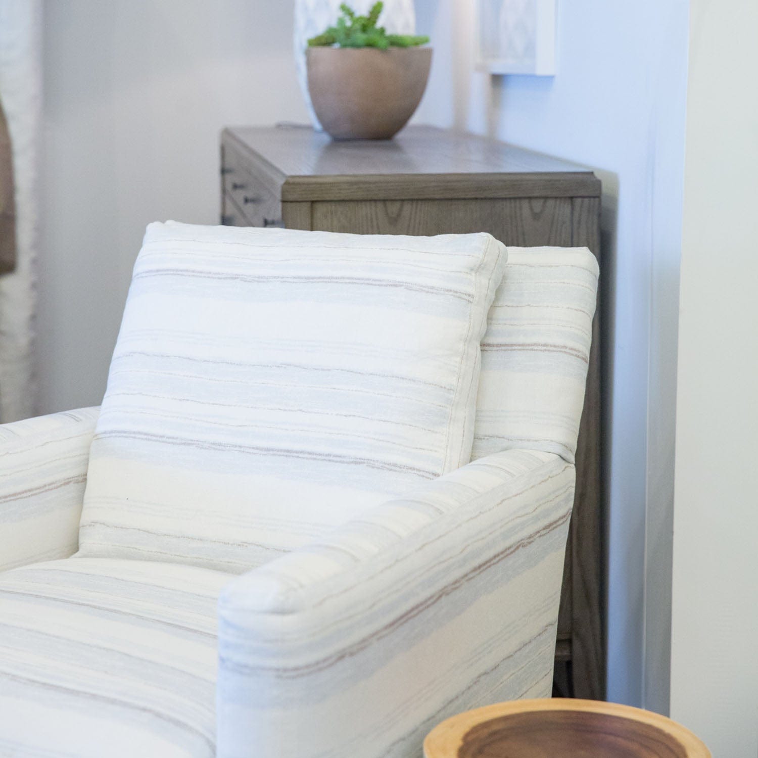 LEE INDUSTRIES JACKSON SWIVEL CHAIR