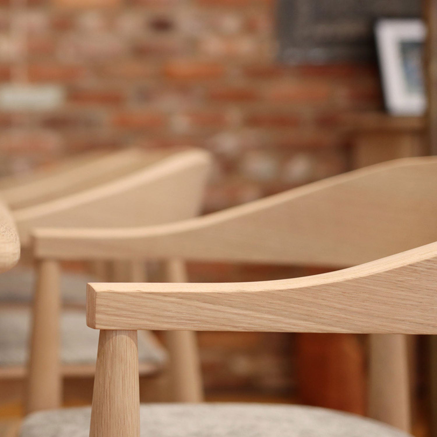 EMMA CHAIR