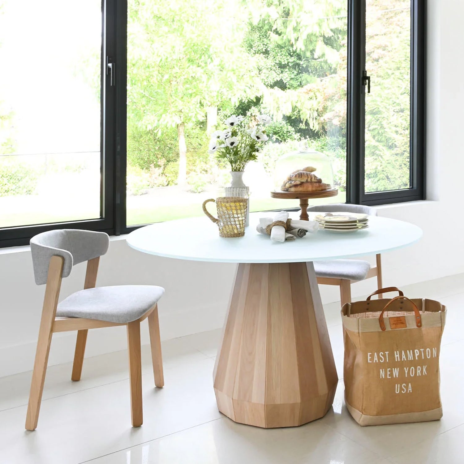 MEMENTO DINING TABLE