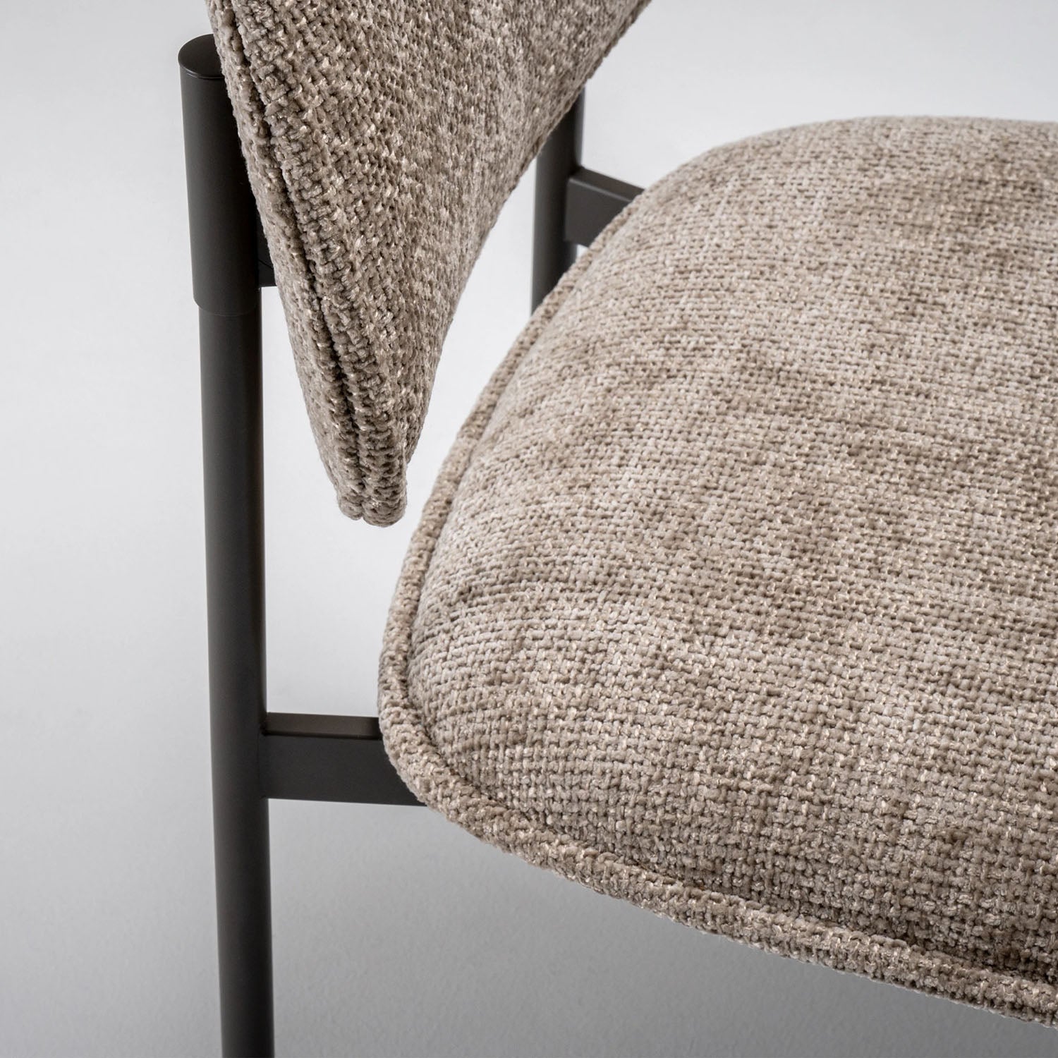 ELLA CHAIR