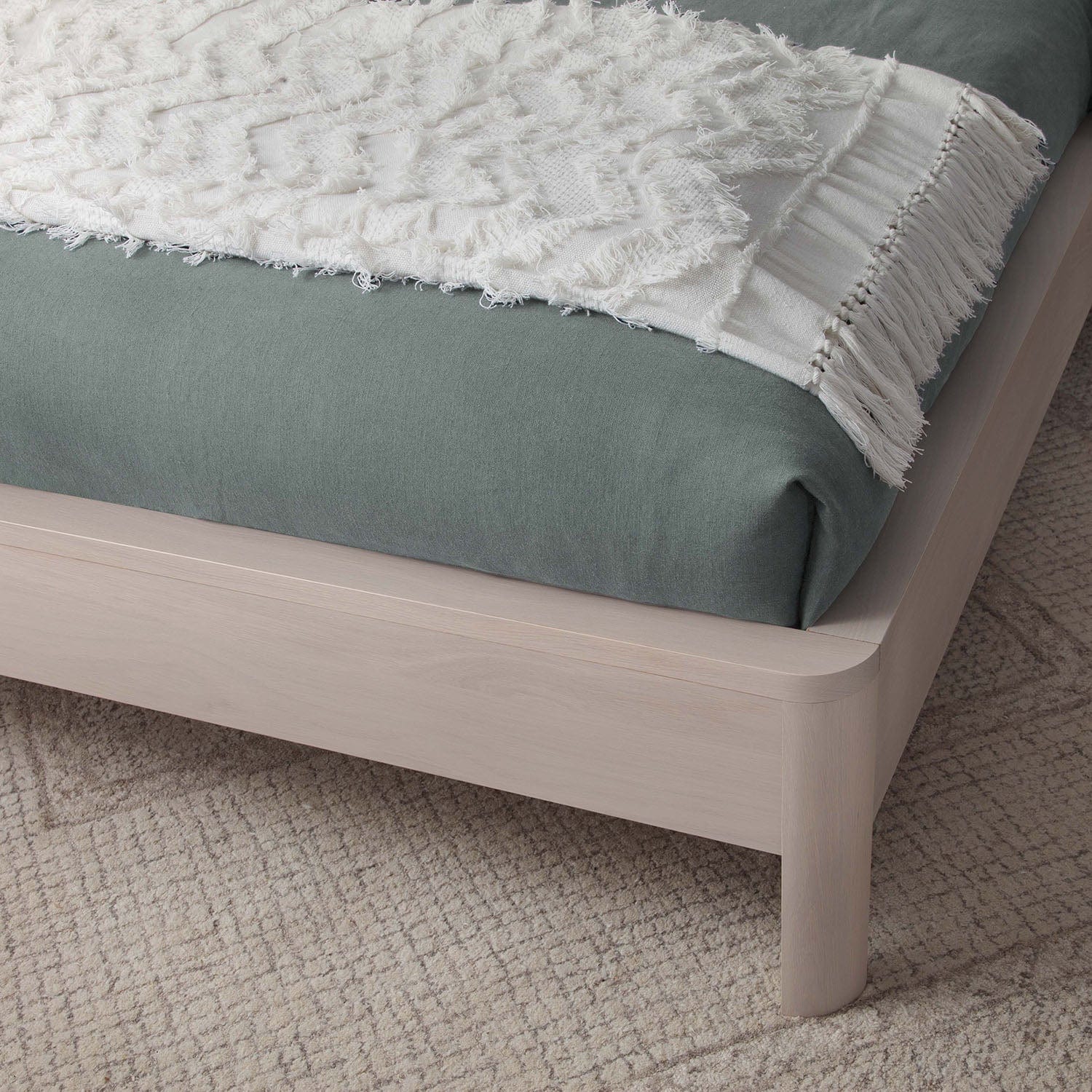 CURVA WOOD PANEL BED