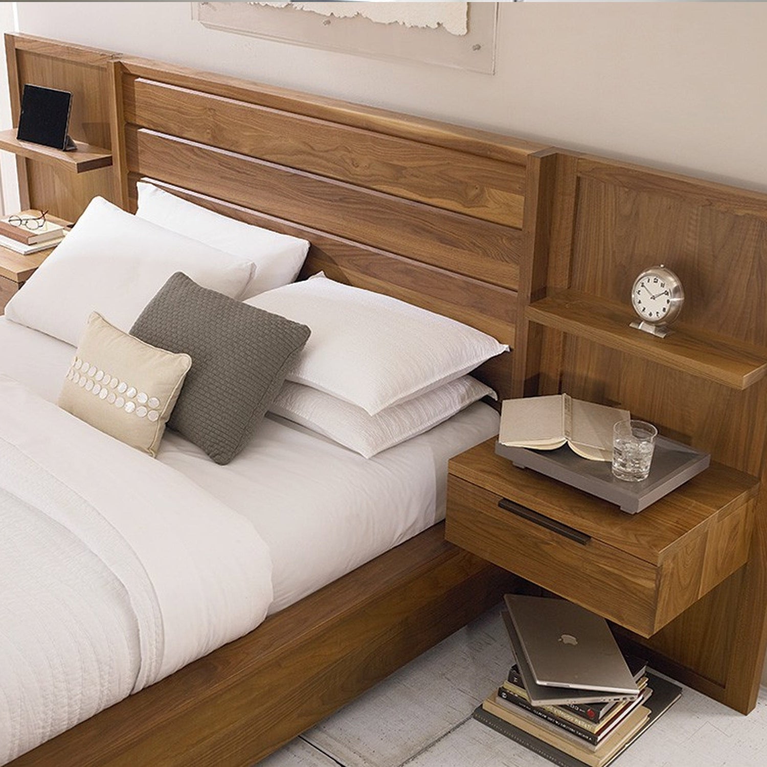 PHASE PANEL BED WITH NIGHTSTANDS