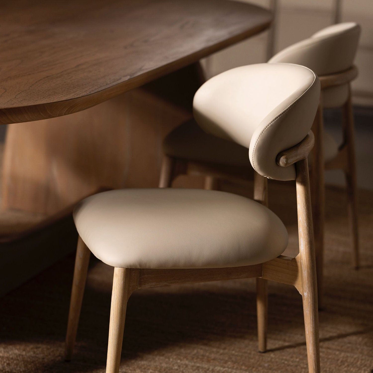 LIAM CHAIR