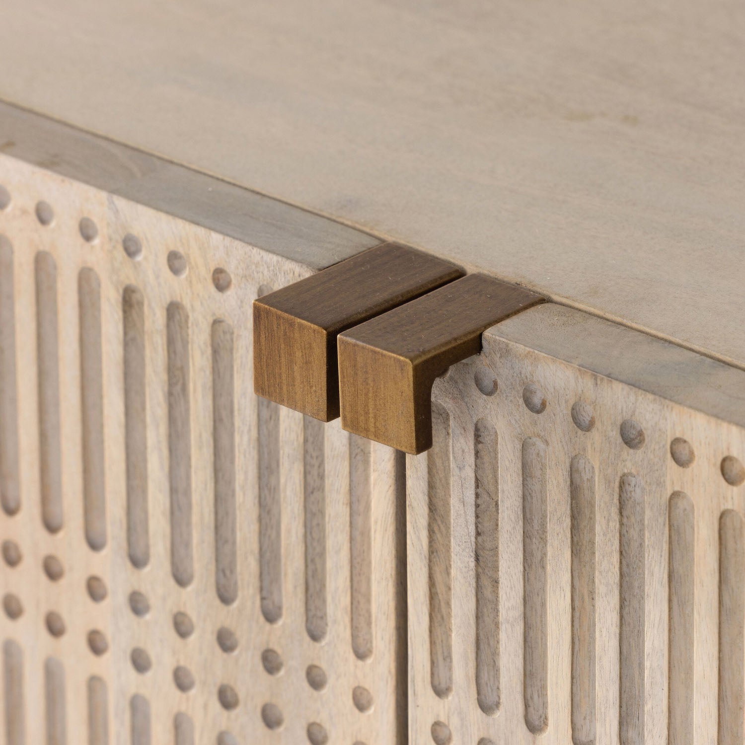 KELBY SMALL MEDIA CONSOLE