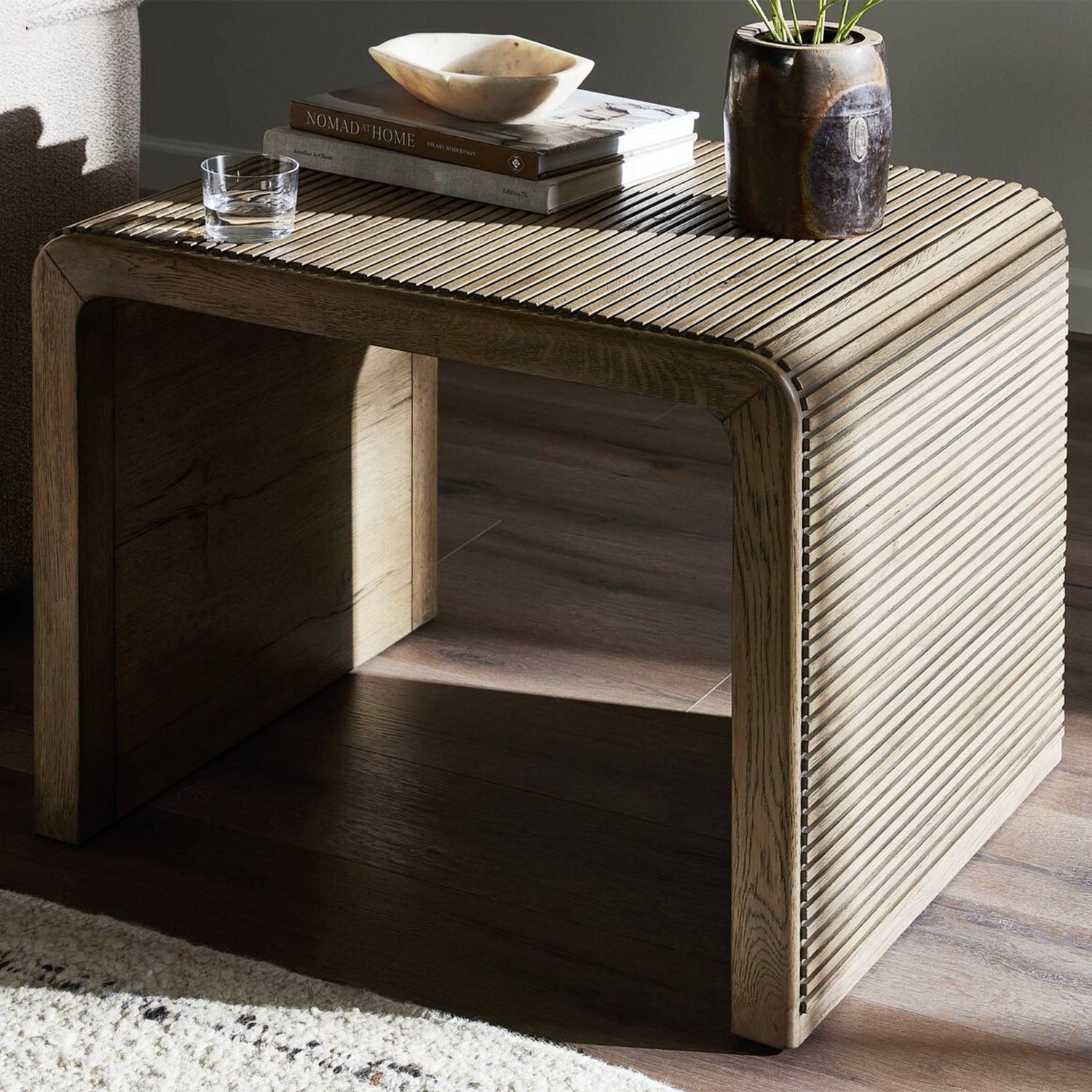 LEO END TABLE