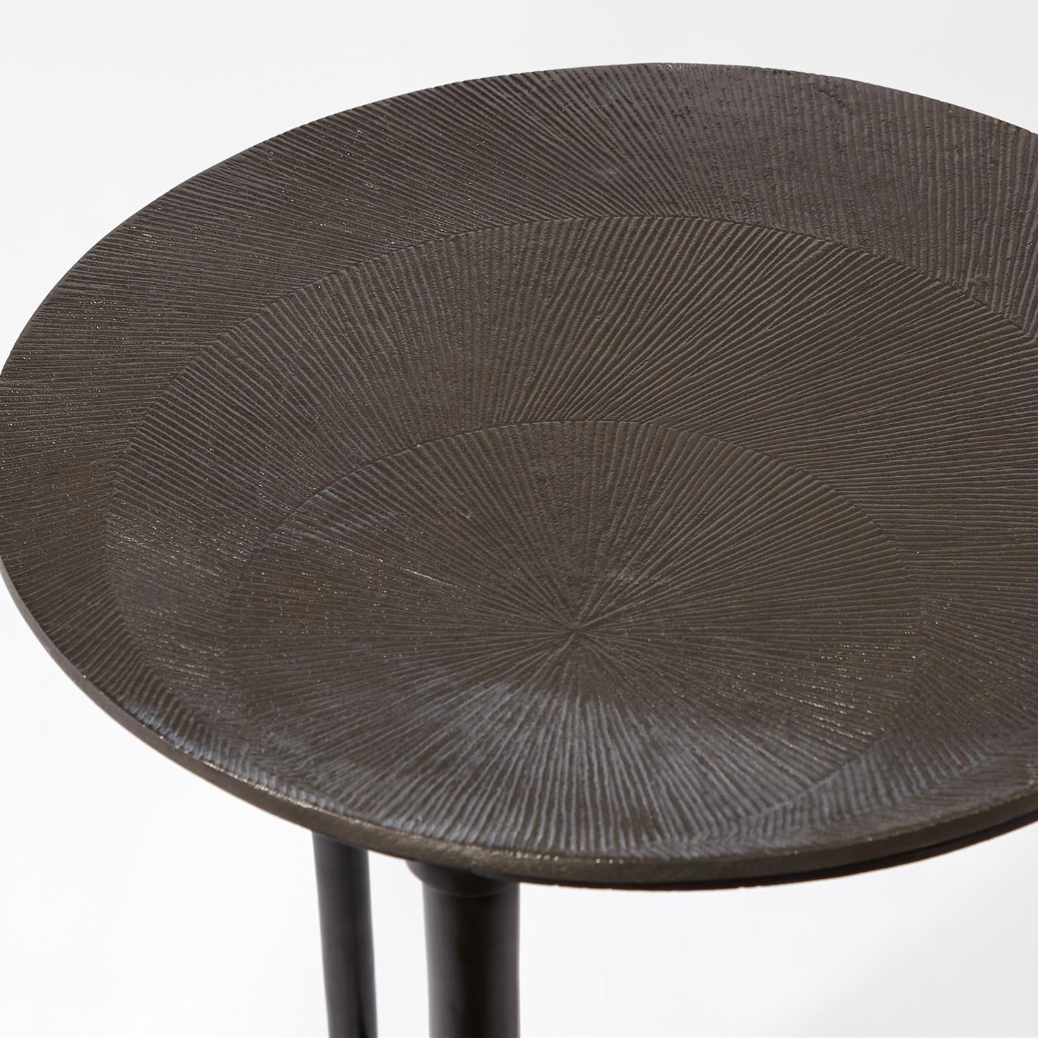 CIRCLE ETCHED ACCENT TABLE