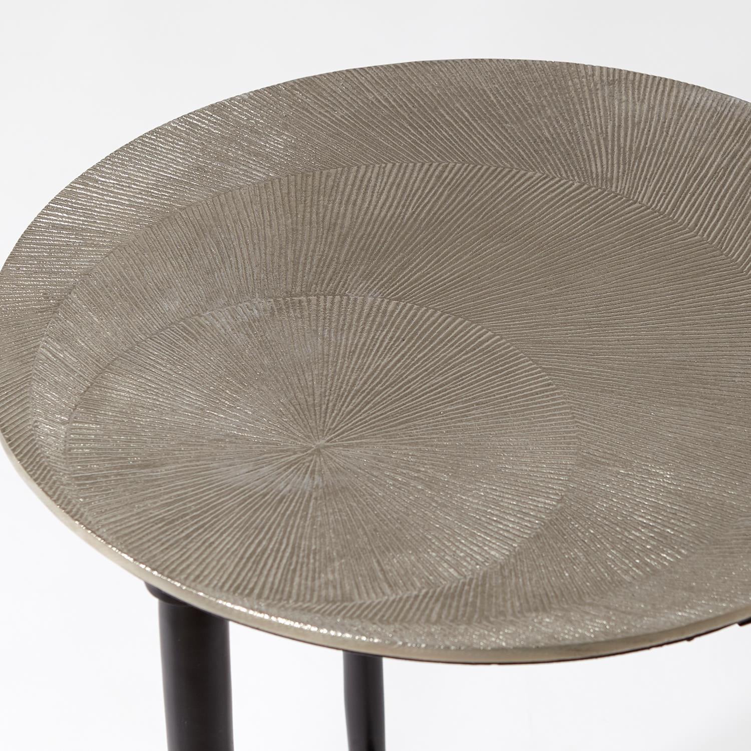 CIRCLE ETCHED ACCENT TABLE